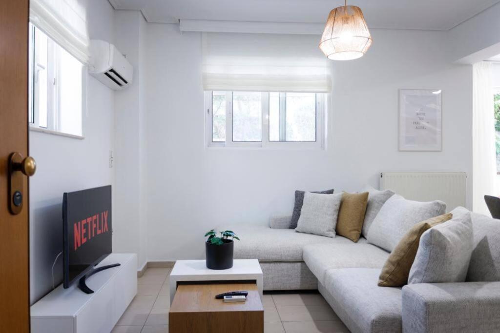 Pame Rentals - Cozy Glyfada Stay With Free Parking Atene Esterno foto