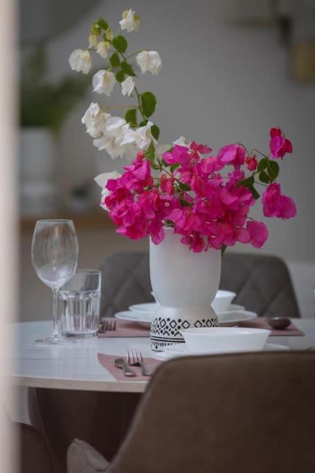Pame Rentals - Cozy Glyfada Stay With Free Parking Atene Esterno foto